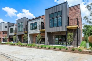 949 SE 10th Street, Bentonville, AR 72712