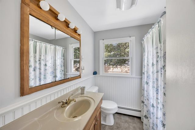 34 S Main St, Dennis, MA 02670