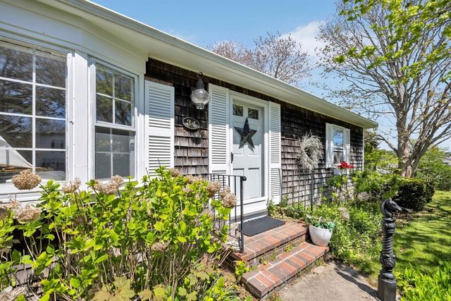 34 S Main St, Dennis, MA 02670