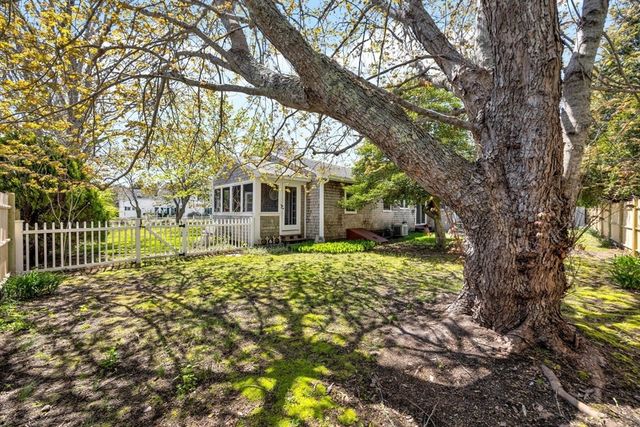 34 S Main St, Dennis, MA 02670