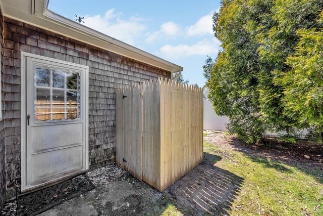 34 S Main St, Dennis, MA 02670