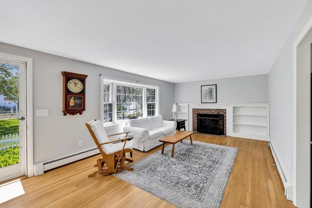 34 S Main St, Dennis, MA 02670