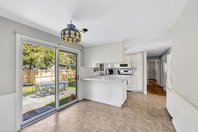 34 S Main St, Dennis, MA 02670