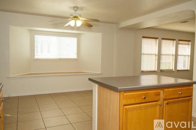 1613 Apollo CIR, Round Rock, TX 78664