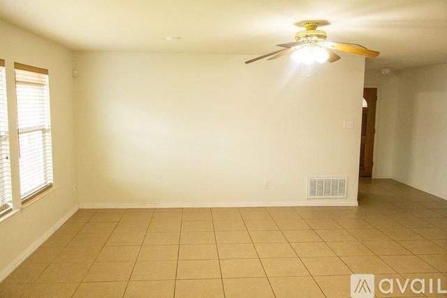 1613 Apollo CIR, Round Rock, TX 78664