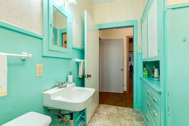 202 10th Avenue N, Texas City, TX 77590