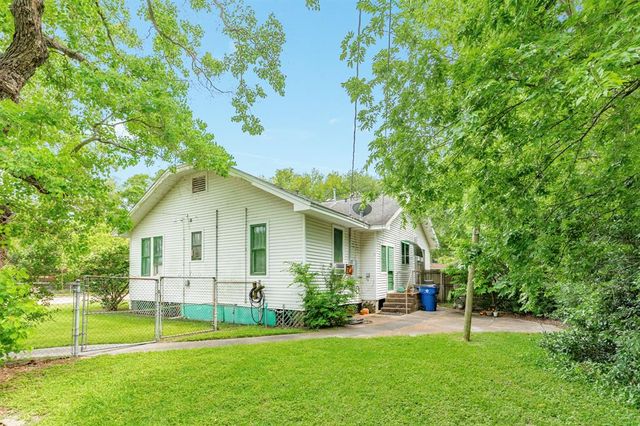 202 10th Avenue N, Texas City, TX 77590