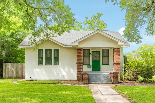 202 10th Avenue N, Texas City, TX 77590