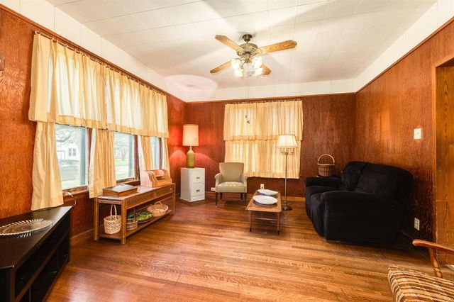 202 10th Avenue N, Texas City, TX 77590