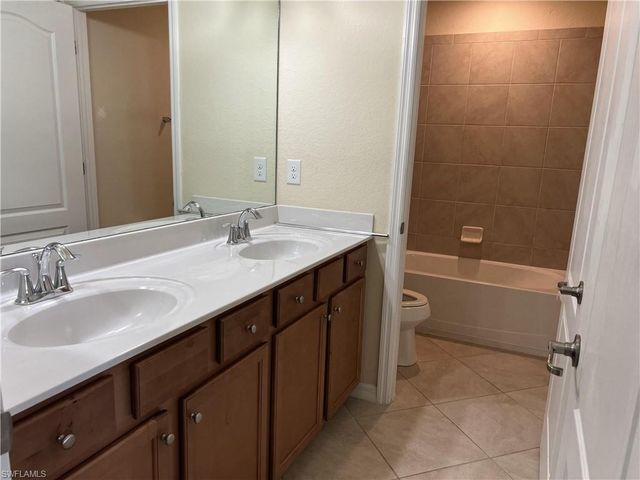 3576 Valle Santa CIR, Cape Coral, FL 33909