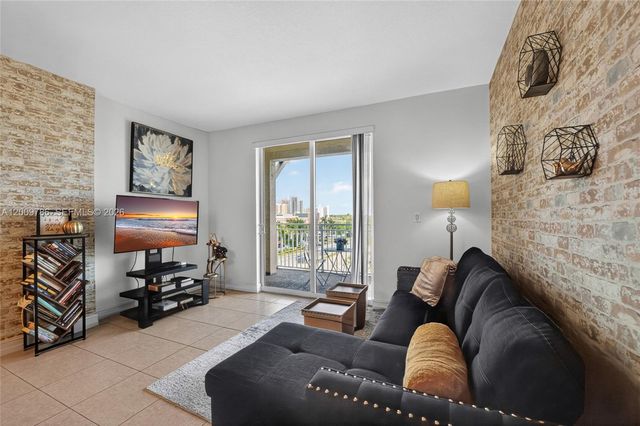 7266 SW 88th St A403, Miami, FL 33156