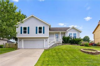 1045 E PUMPKIN RIDGE Street, Gardner, KS 66030