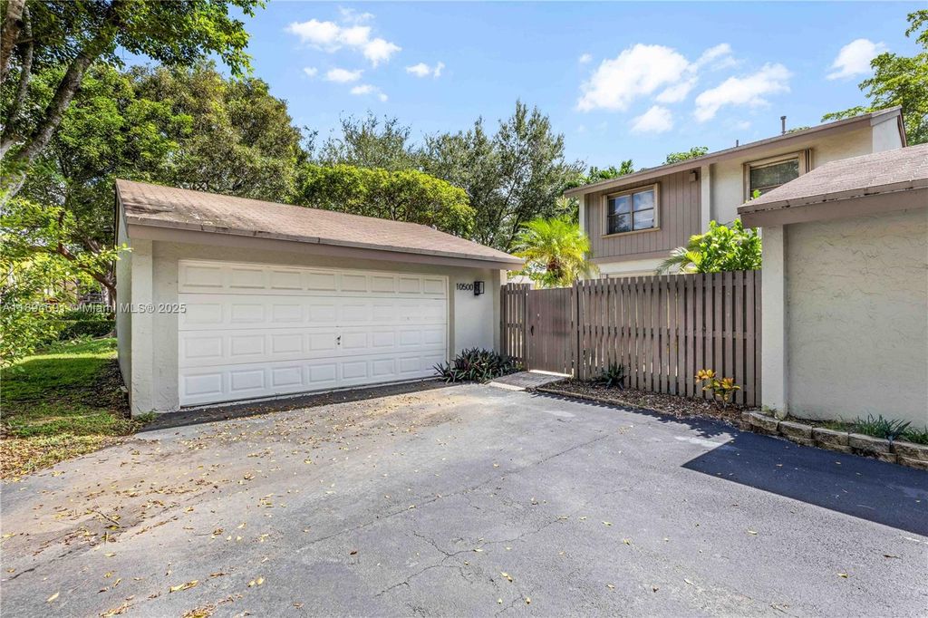 10500 SW 112th Ave, Miami, FL 33176
