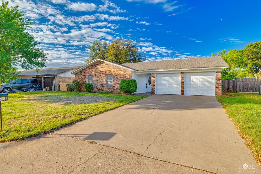 Image 3 of property listing at 3613 Old Post Road, San Angelo, TX 76904