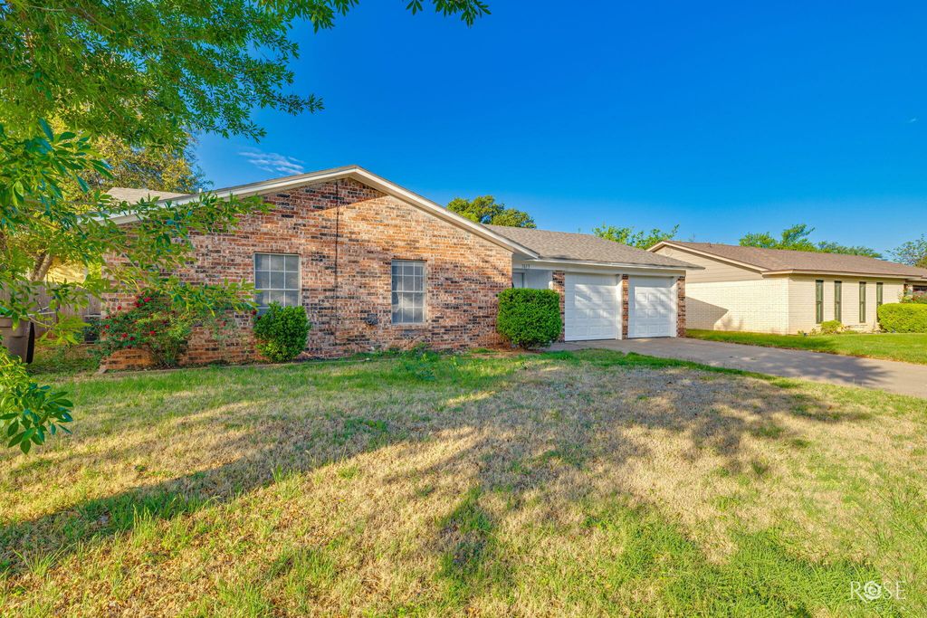 Image 4 of property listing at 3613 Old Post Road, San Angelo, TX 76904