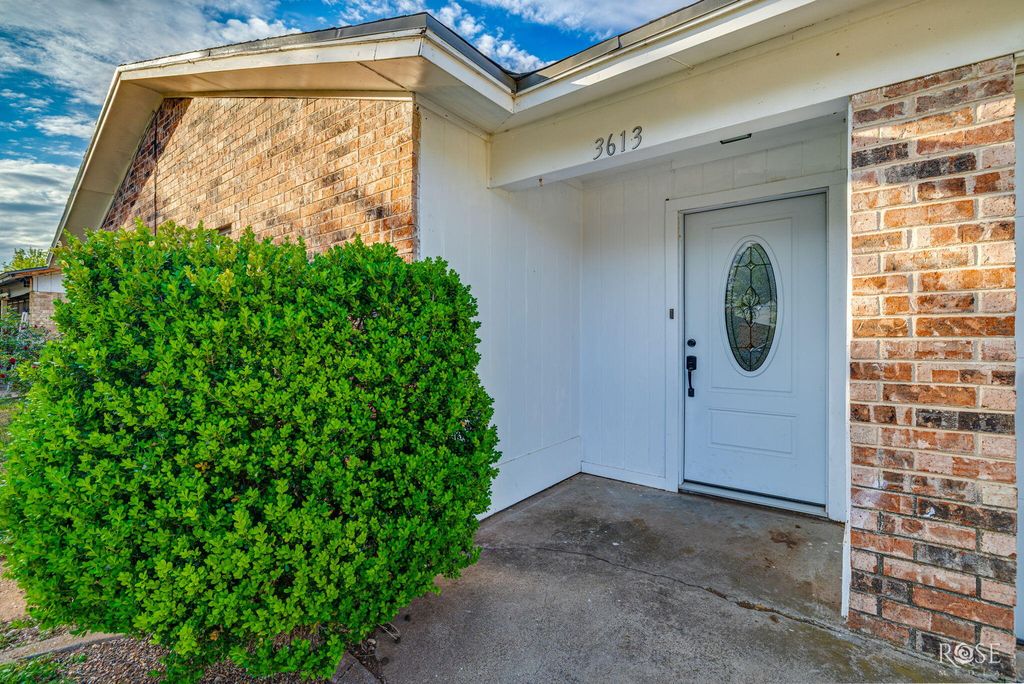 Image 6 of property listing at 3613 Old Post Road, San Angelo, TX 76904