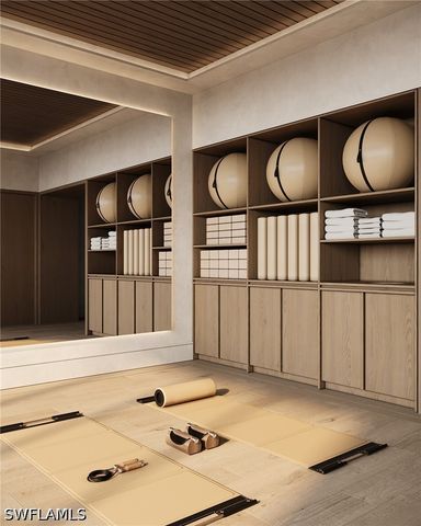 975 6Th AVE S 203, Naples, FL 34102