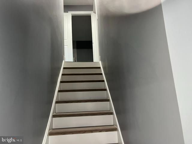 100 HUNTER AVE, Westville, NJ 08093