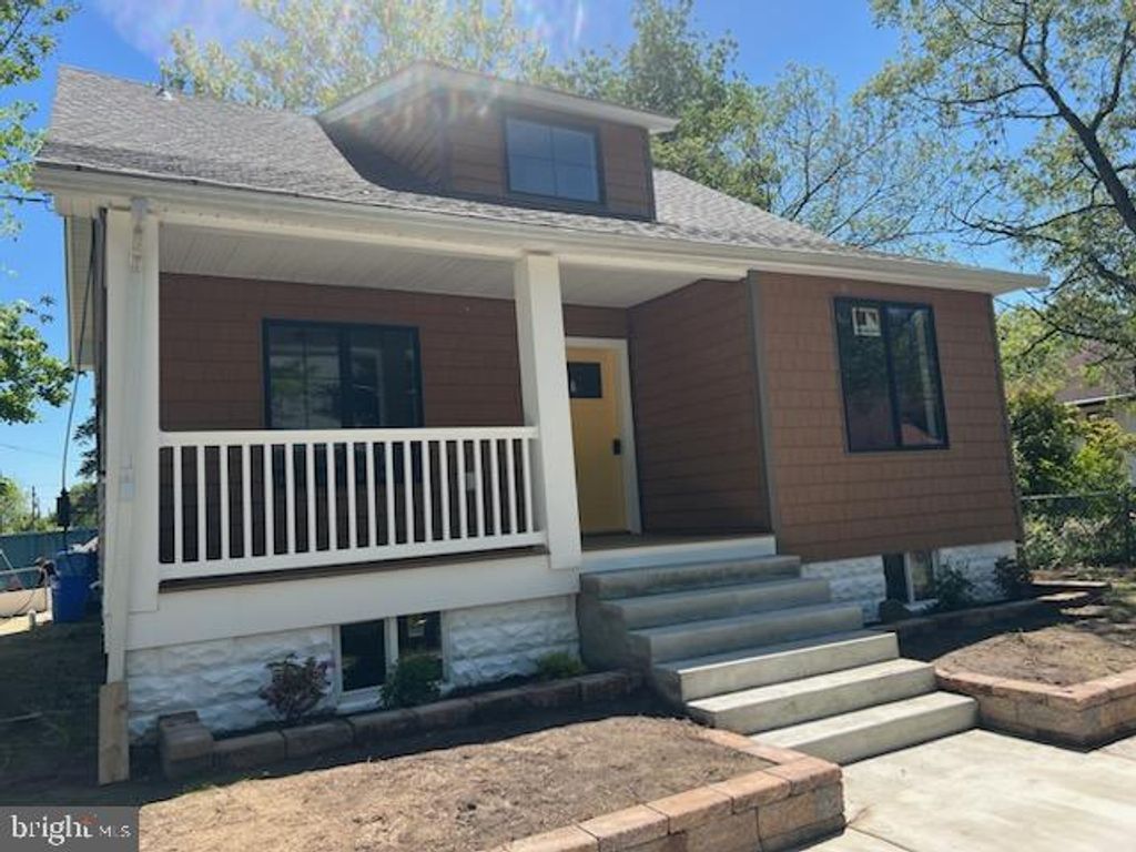 100 HUNTER AVE, Westville, NJ 08093