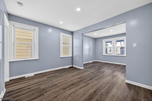 134 Dewey St, Newark City, NJ 07112