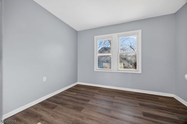 134 Dewey St, Newark City, NJ 07112