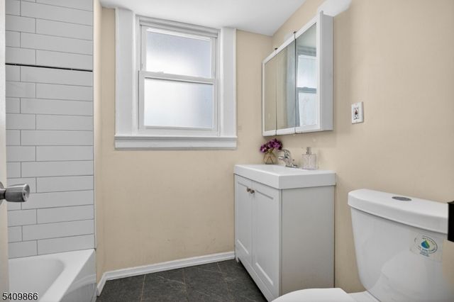 134 Dewey St, Newark City, NJ 07112