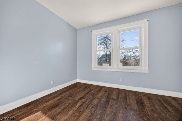 134 Dewey St, Newark City, NJ 07112