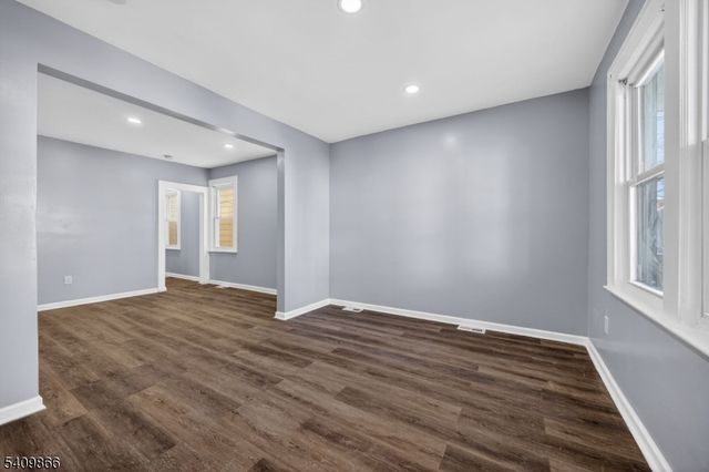 134 Dewey St, Newark City, NJ 07112