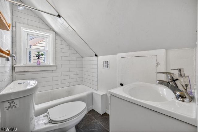 134 Dewey St, Newark City, NJ 07112