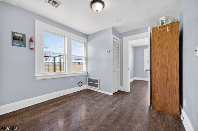 134 Dewey St, Newark City, NJ 07112