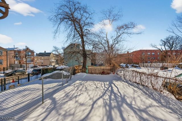 134 Dewey St, Newark City, NJ 07112