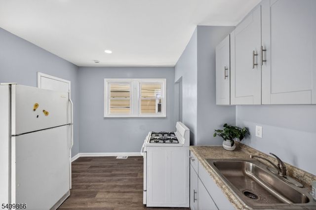 134 Dewey St, Newark City, NJ 07112