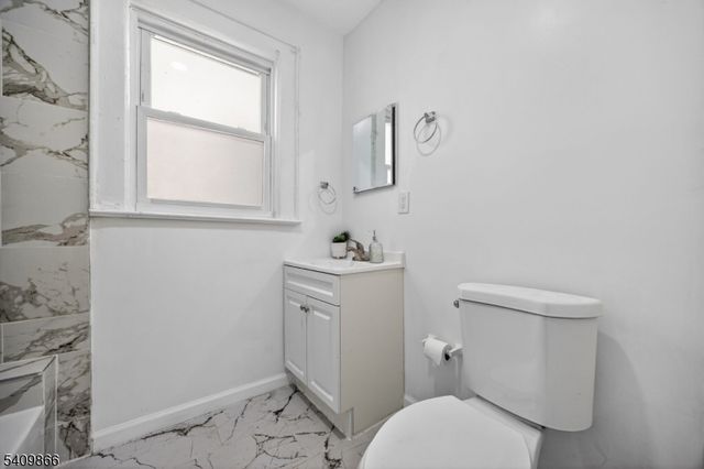 134 Dewey St, Newark City, NJ 07112