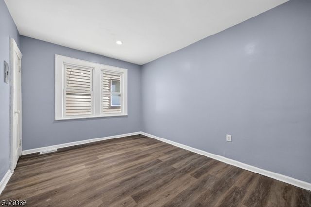 134 Dewey St, Newark City, NJ 07112