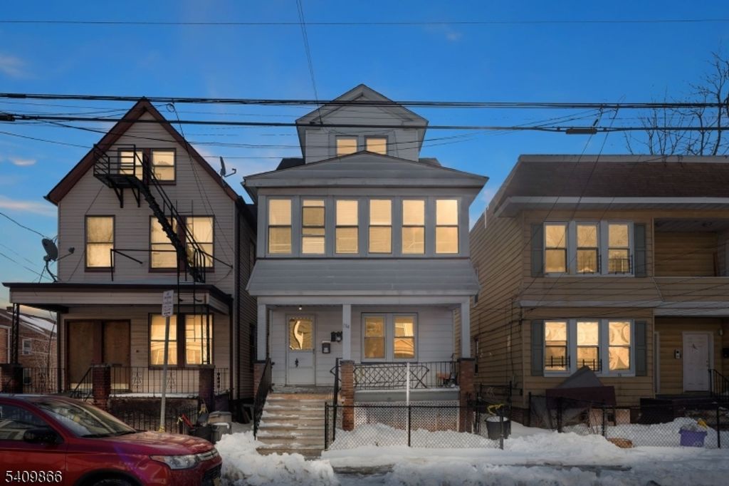 134 Dewey St, Newark City, NJ 07112