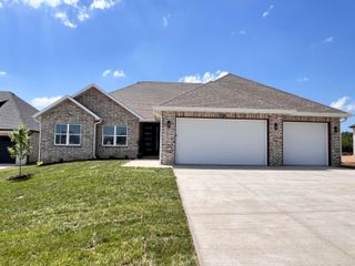 2077 North Sun Valley Drive, Springfield, MO 65802