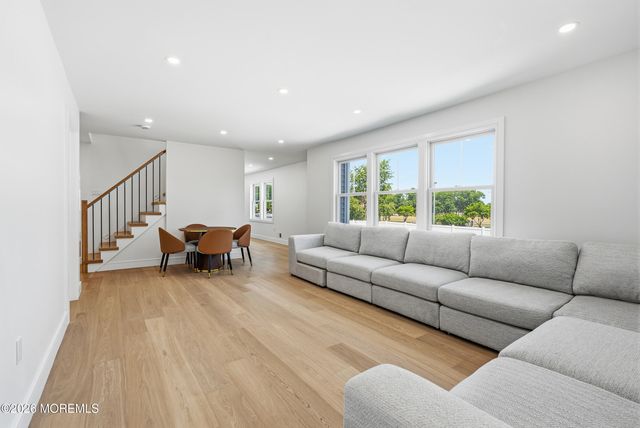 19 Roslyn Drive, Oakhurst, NJ 07755