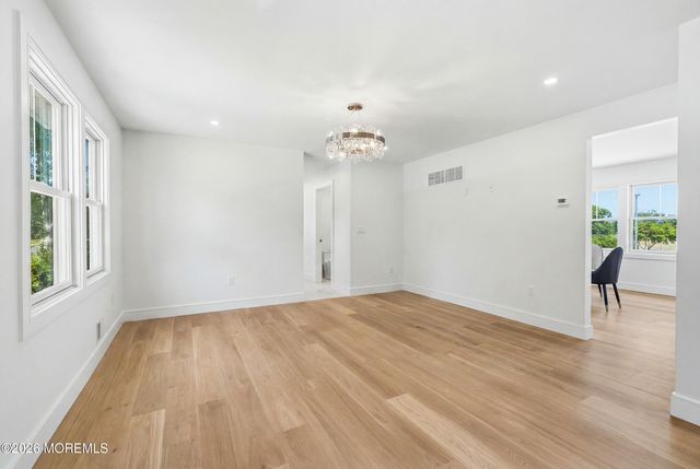 19 Roslyn Drive, Oakhurst, NJ 07755