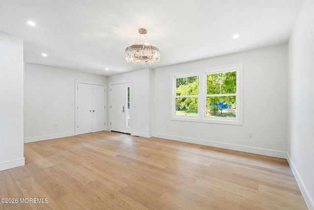 19 Roslyn Drive, Oakhurst, NJ 07755