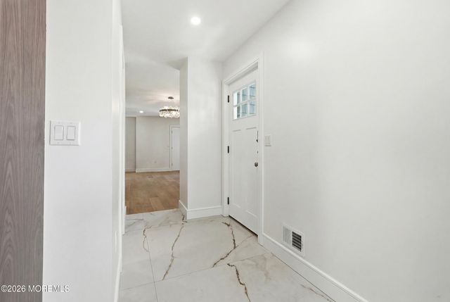 19 Roslyn Drive, Oakhurst, NJ 07755