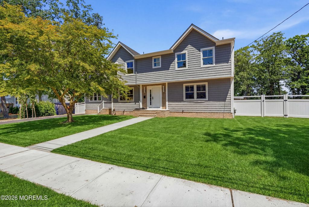 19 Roslyn Drive, Oakhurst, NJ 07755
