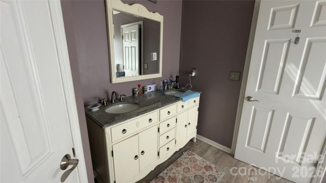 5227 Eagle Creek Drive, Charlotte, NC 28269