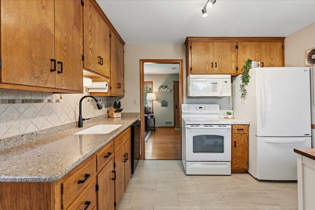 221 E 94th Street, Bloomington, MN 55420