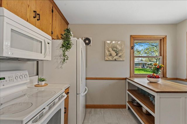 221 E 94th Street, Bloomington, MN 55420