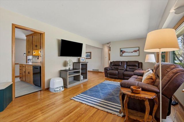 221 E 94th Street, Bloomington, MN 55420