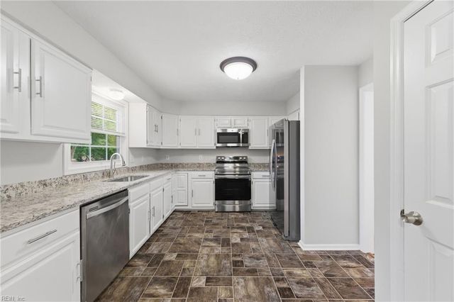 821 Lancaster LN, Newport News, VA 23602