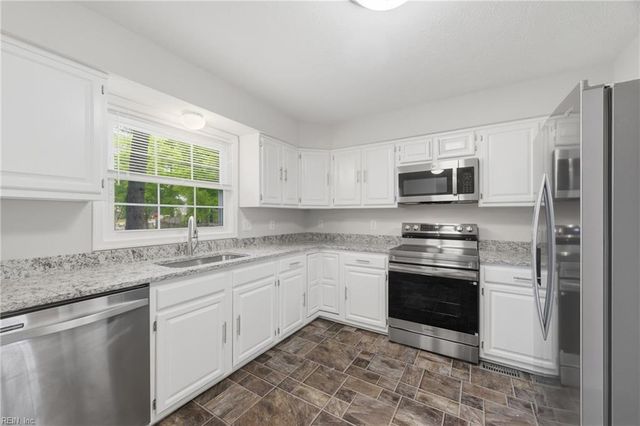 821 Lancaster LN, Newport News, VA 23602