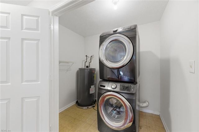 821 Lancaster LN, Newport News, VA 23602