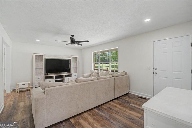 110 Mooyn Road, Carrollton, GA 30116