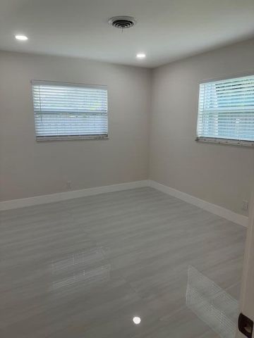 2521 NE 45th Street, Lighthouse Point, FL 33064